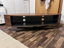 Moderner TV-Tisch / Lowboard aus Holz mit Glasablage und Kabeldurchlässen