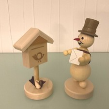 Wagner Schneemann Postbote Nr.43 NEUHEIT 2022, ca. 12cm, OHNE Briefkasten Deko