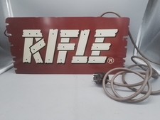 Rifle Leuchtreklame, Lampe