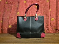 Strukturierte Handtasche