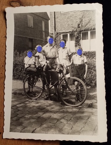 Familie mit fahrrad panther - fahrrad,