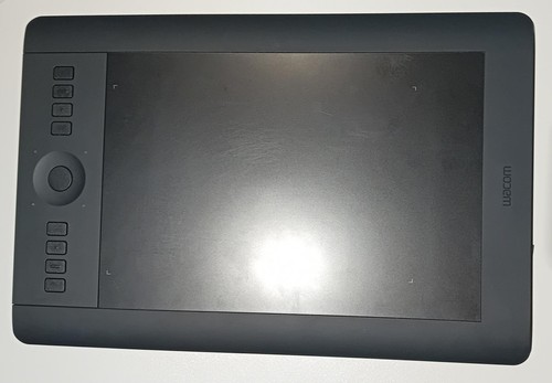 Black wacom intuos pro medium - wacom,