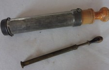 Wasserzerstäuber und Sahne/Teigspritze