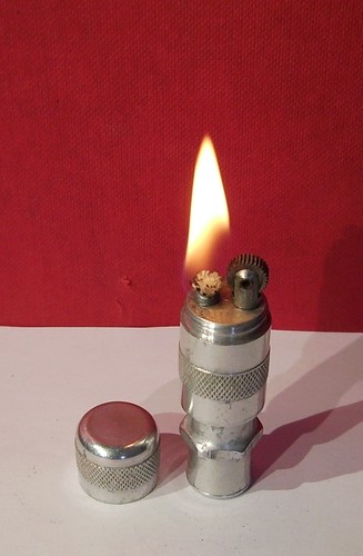 Altes leichtes sturmfeuerzeug - altes,
