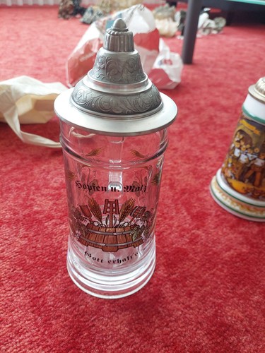 Glasbierkrug mit zinndeckel - glasbierkrug,