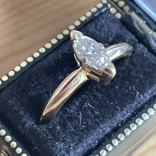 Feiner 18 kt Gold Solitär