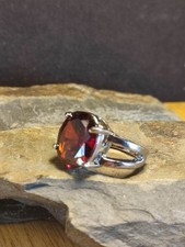 Damen Ring in Silber Gr 56 zeitlos Modern schöner auffälliger roter Stein