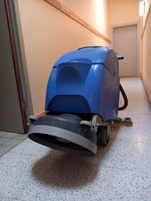 Bodenpolier-/ Scheuersaugmaschine