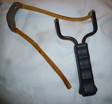 METALL Schleuder Survival Steinschleuder Zwille Sportschleuder Outdoor Frankonia