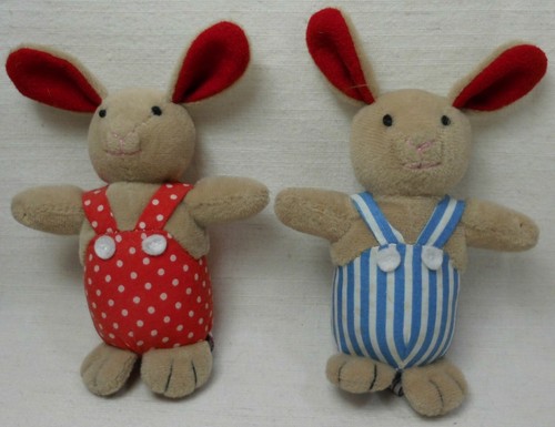 Zwei stofftiere hase - stofftiere,