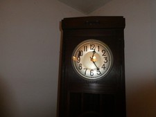 antike Standuhr aus Holz mit