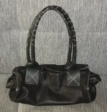 Tolle Loubs Handtasche, schwarzes Leder