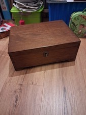 Alte kleine Holzkiste