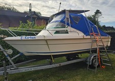 Motorboot Jeanneau Cap Ferret mit 50 PS Mercury Außenborder und Solarantrieb