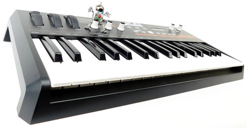 Akai miniak synthesizer - akai,