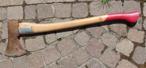 Alte axt mit - stiel, ~