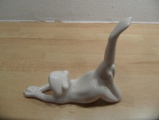 Liegender Frosch Figur Weiß