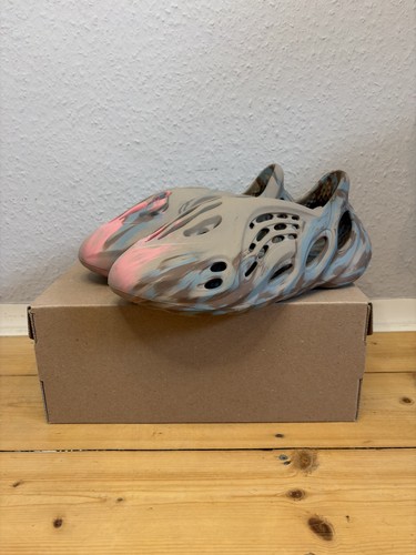 Yeezy foam runner sand grey - runner,