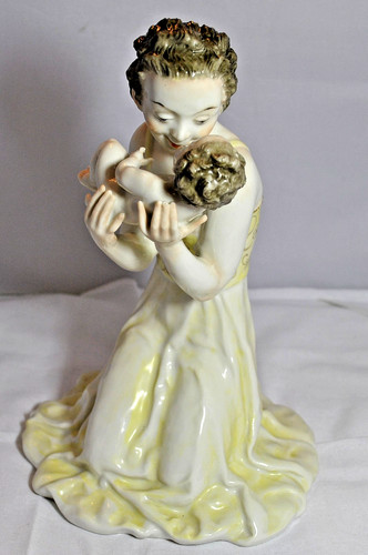 Signierte porzellanfigur von - porzellanfigur,