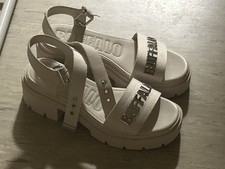 Beige Sandalen Buffalo