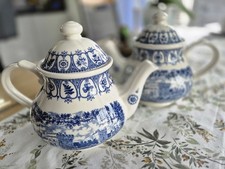 Teekannen der Serie „Royal