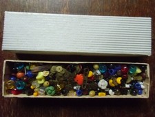 Alte Glasperlen, Perlen und Pailletten ca. 130 Gramm Basteln