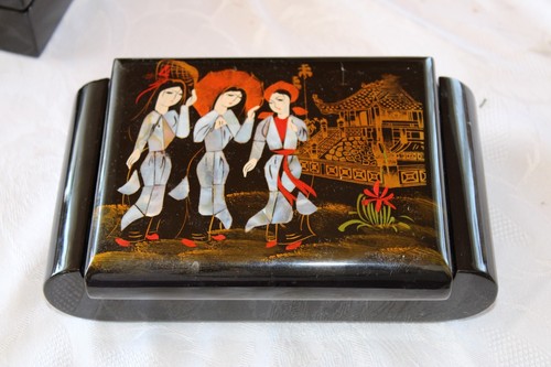 Schmuckschachtel mit - -,