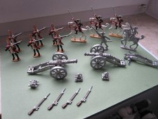 Zinnsoldaten mit Gießformen von Nürnberger Meisterzinn und Zinnteller