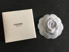 1x textile Chanel Camelia in