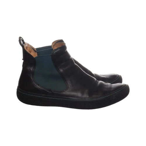 Think chelsea boots - think!,,