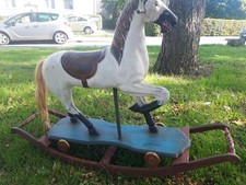 altes Schaukelpferd oder auch auf Rollen aus Holz beides ist möglich sehr schön