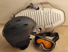 Skihelm (Smith), Skibrille (Alpina), Rückenprotektor (Dainese)