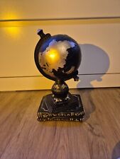 Weltkugel auf 2 Büchern