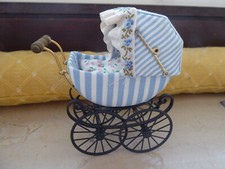 nostalgischer Kinderwagen für Puppenstube