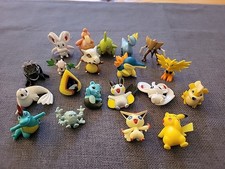 Pokémon Figuren Konvolut - Pikachu, Feurigel, Larvitar, Lavitar etc.