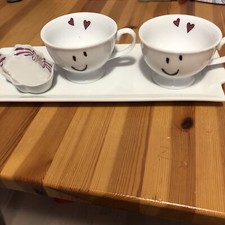 Tablett Porzellan mit zwei Tassen und einem Aschenbecher 