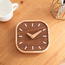 Dekorative Tischuhr aus Holz