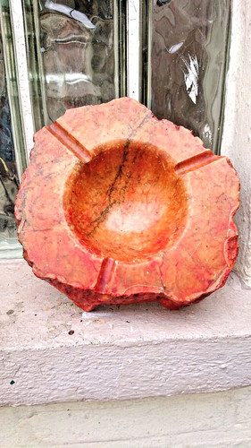 Aschenbecher aus alabaster - aschenbecher,