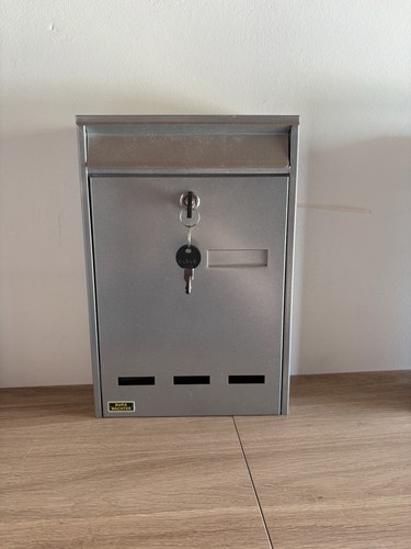 Briefkasten burg wächter - burg,