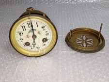 schönes, kleines Uhrwerk für