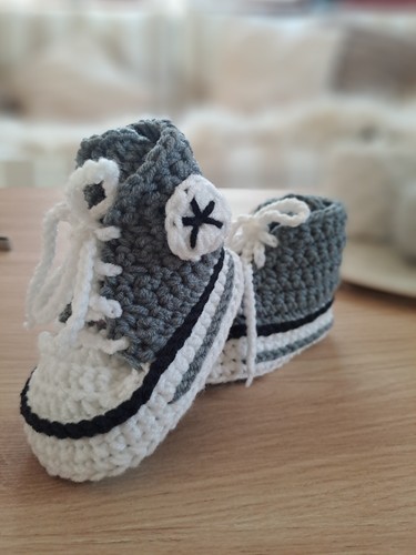 Babyschuhe chucks gehäkelt - chucks,