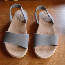 Skechers Luxfoam Damen Sandale Gr. 35,5 (UK 2,5)