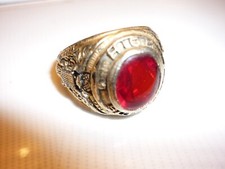HIGH SCHOOL RING , FARBIGER STEIN . REPLICA