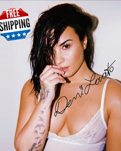 Demi lovato signed 8x10 - demi,