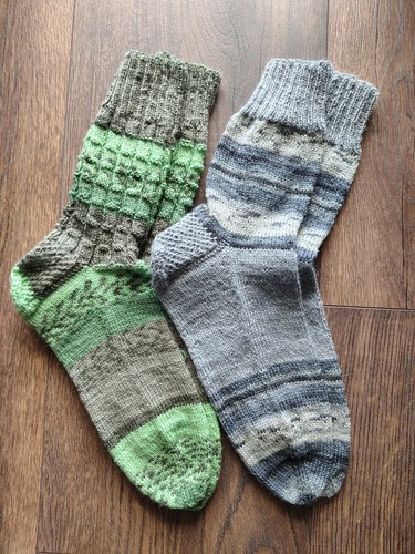 Paar selbstgestrickte socken - 2,