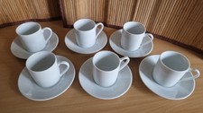 Espressotassen mit Untertellern weiß Porzellan