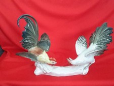 Ens zwei Hähne.Porzellan Figur.Beschädigt .