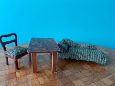 Chaiselongue Tisch Stuhl