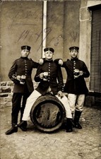 Foto Ak Koblenz, Deutsche Soldaten in Uniform, Bierfass - 4928445
