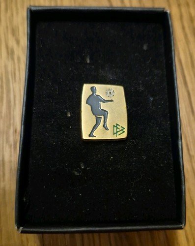 Anstecker fussball abzeichen - anstecker,
